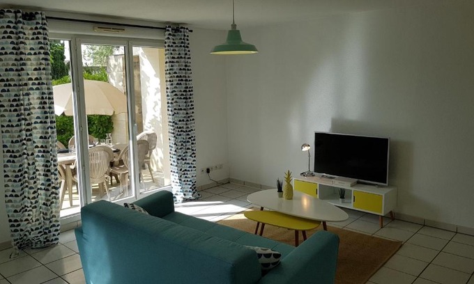 Saint-Andre-de-Cubzac Apartment | Appartement 2 pièces avec jardin privatif