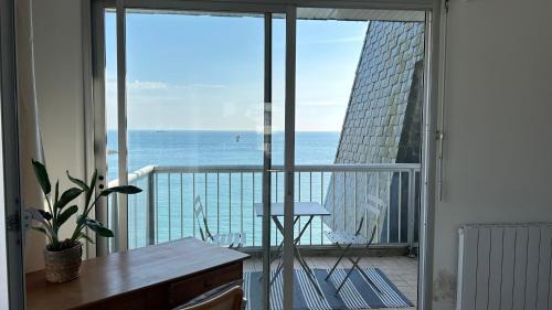 Saint-Quay-Portrieux Apartment | Appartement pied dans l'eau - La Comtesse
