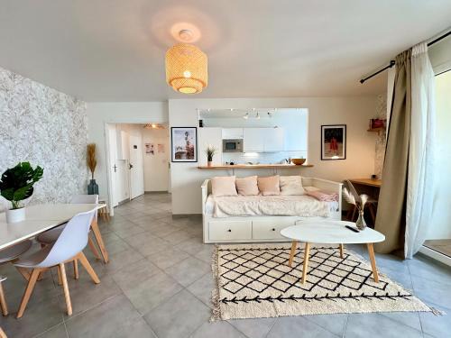 Republique - Tolstoi Apartment | Appartement Gratte-Ciel 4p Chek in H24