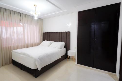 Bni Makada Apartment | Appartement in Tanger City Center with Terasse 5 min to Tanger Marina-free Parking