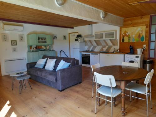 Cadalen Apartment | Appartement individuel rez de jardin 3 a 5 personnes proche Albi