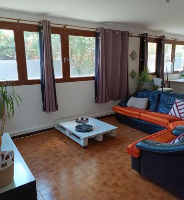 Laroque-des-Alberes Apartment | Appartement, jardin, piscine, à 15 minutes mer et Espagne