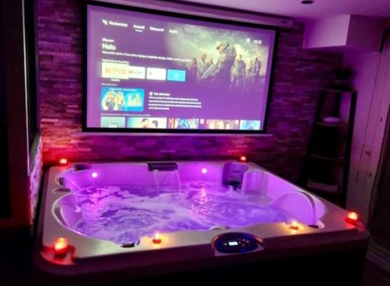 Toulouse West Apartment | Appartement Love Room/Jacuzzi