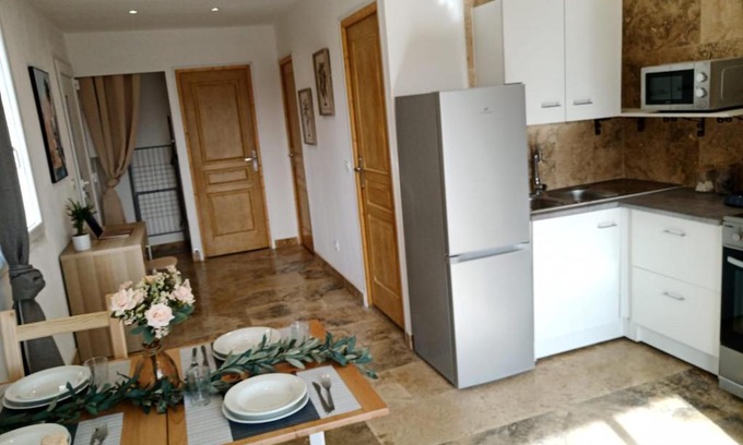 Saint-Nazaire Apartment | Appartement lumineux au cœur de la garrigue