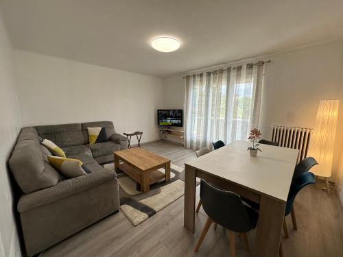 Carpentras Apartment | Appartement Lumineux avec Balcon