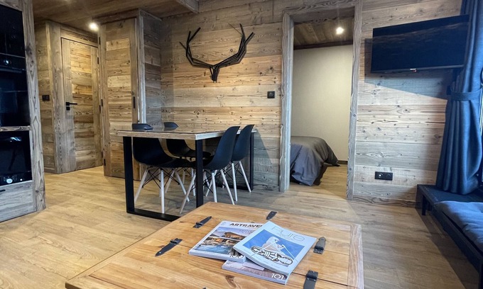 Courchevel Apartment | Appartement Luxe Style Chalet Exposition sud Garage Privatif Ski au Pied