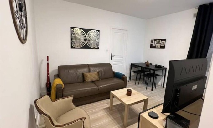 Aubervilliers Apartment | Appartement Moderne et Douillet