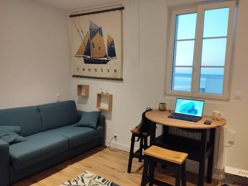 Luc-sur-Mer Apartment | Appartement moderne, vue mer