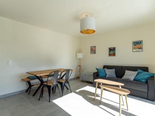 Mimizan-Plage Apartment | Appartement Neuf 3* à 2 Pas de l'Océan à Mimizan, 5 Pers, Balcon, Parking - FR-1-50-132