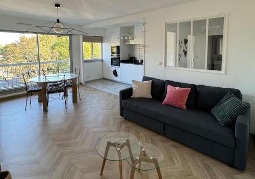Quartier Calmette Apartment | Appartement neuf avec balcon et parking privé