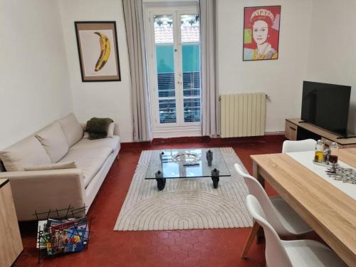 Nimes City Centre Apartment | Appartement nimes centre160m2 climatisation 3 chambres avec parking