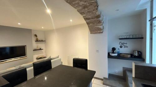 Cabrieres Apartment | Appartement paisible entre terre et mer
