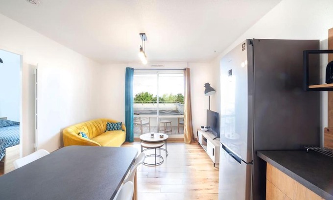 Chalezeule Apartment | Appartement piscine + parking bregille