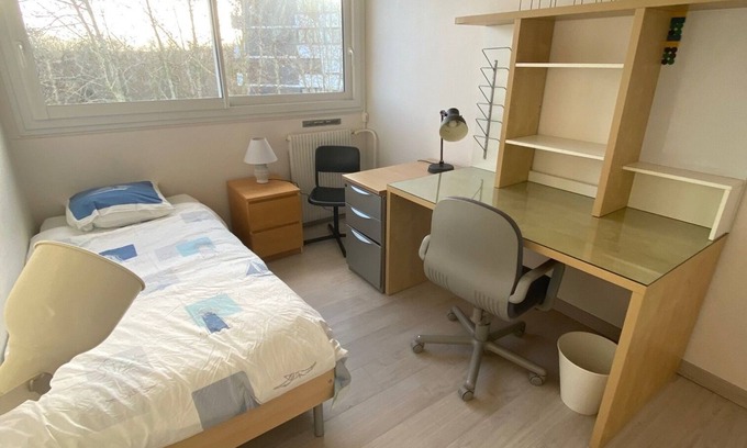 Cergy Apartment | Appartement Pour 4 à 5 Personnes Proximité RER A