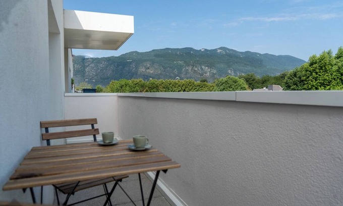 Aix-les-Bains Apartment | Appartement Proche des Bords du lac et Toutes Commodités. Séjour Détente !