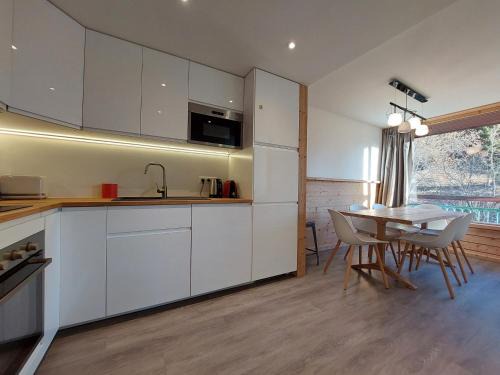 Arc-1800 Apartment | Appartement rénové 7 personnes · Ski aux pieds · Balcon sud · Wifi gratuit - FR-1-346-313