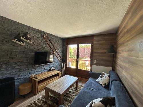 Flumet Apartment | Appartement rénové au pied des pistes avec piscine, sauna, linge inclus et animaux acceptés