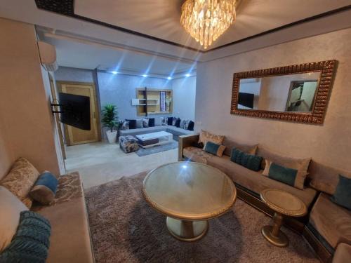 Quartier Des Mimosas Apartment | Appartement raffiné cœur Kénitra
