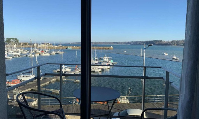 Perros-Guirec Apartment | Appartement refait à neuf avec vue mer, WIFI et balcon à Perros-Guirec - FR-1-368-59
