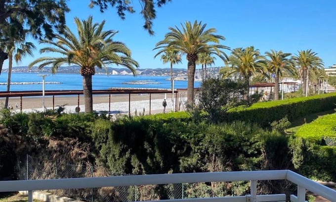 Saint-Laurent-du-Var Apartment | Appartement sur la Plage, Le Royal Beach
