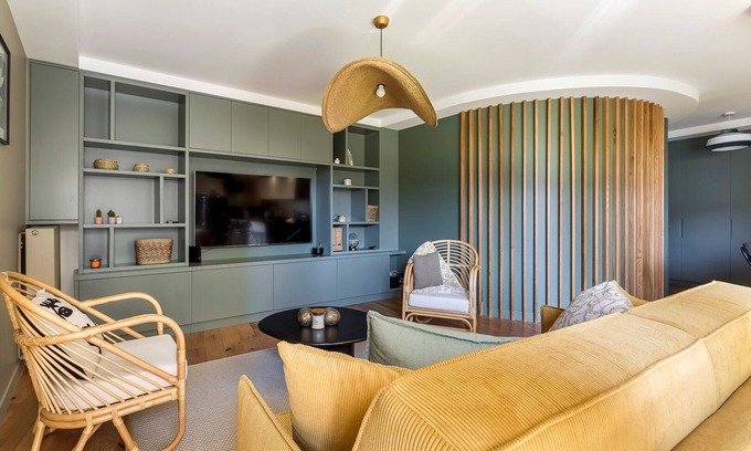 8th Arrondissement Apartment | Appartement spacieux avec balcon 6pers