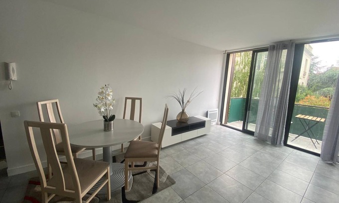 Argenteuil Apartment | Appartement Spacieux et Lumineux