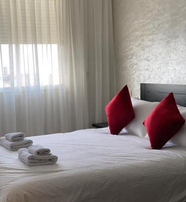 Ain Sebaa Apartment | Appartement Spacieux & Moderne, 2 min Gare, 10 min Plage, Parking Gratuit