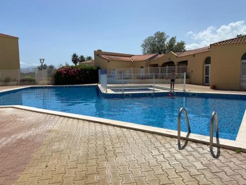 La Figarasse Apartment | Appartement T2 pour 4 Personnes Résidence avec piscine 4EURO213 Nice apartment with swimming pool