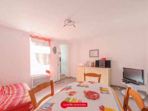 Quartier du Casino Apartment | Appartement T2 à 50m de la plage avec cour, Wifi et équipements bébé – 4 pers, Châtelaillon-Plage - FR-1-535-17