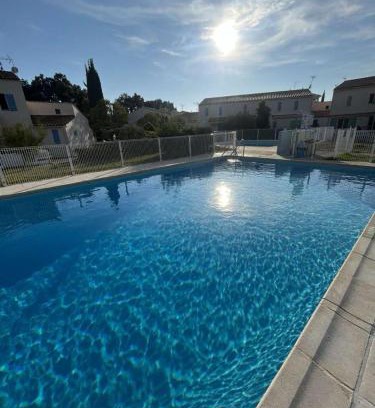 Les Bormettes Apartment | Appartement T2, 4 personnes, climatisé, avec piscine, Village de la Mer