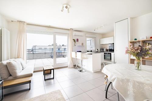 Saint-Priest Apartment | Appartement T2 neuf - Grande Terrasse de 25m2