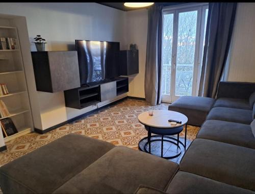 Dijon Apartment | Appartement T4 Dijon proche Tram et bus 4ème étage