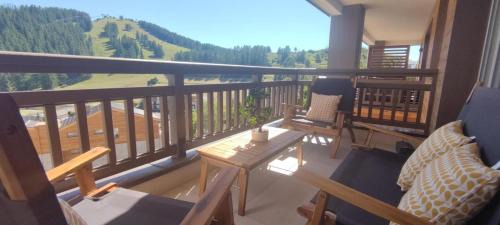 Peone Apartment | Appartement Terrasse vue sur les pistes