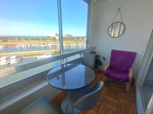 Courseulles-sur-Mer Apartment | Appartement vue sur mer & le port de Courseulles-sur-Mer