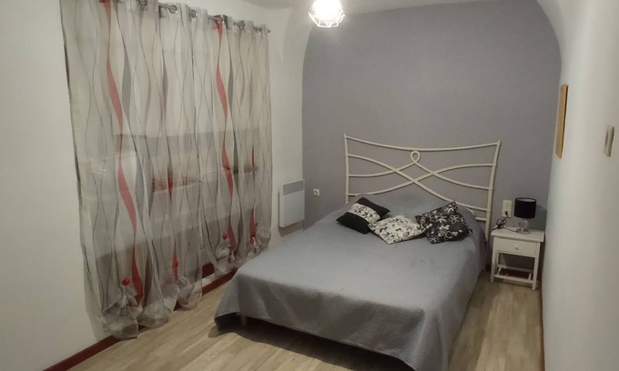 Montpeyroux Apartment | Appartement Voûté de Plain Pied au Centre du Village