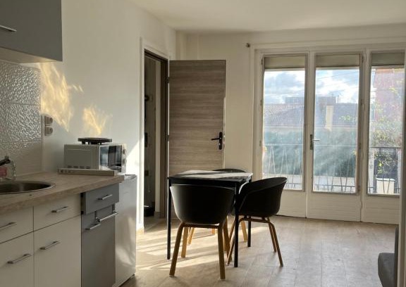 Le Blanc-Mesnil Apartment | Appartements proches CDG Le Bourget dans maison francilienne typique