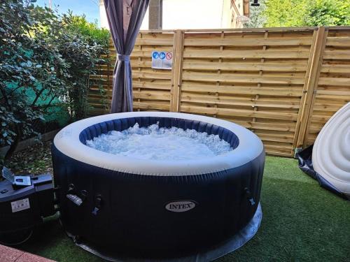 Barriere de Paris Apartment | Appartment Garden Plazza jacuzzi privé
