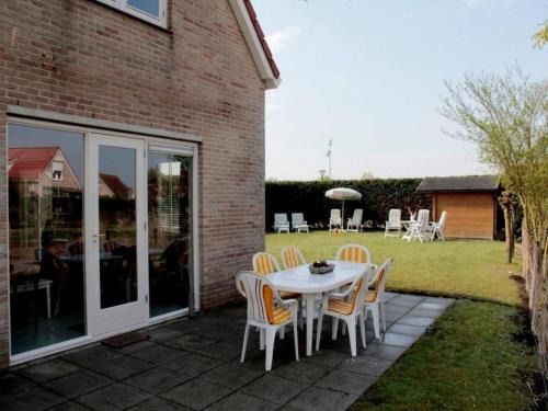 Breskens House | Appealing bungalow with garden