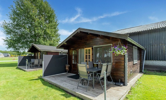 Zwiggelte Cottage | Appealing holiday home in Zwiggelte with garden