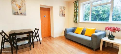 Hillingdon Apartment | Apple Garden B-4