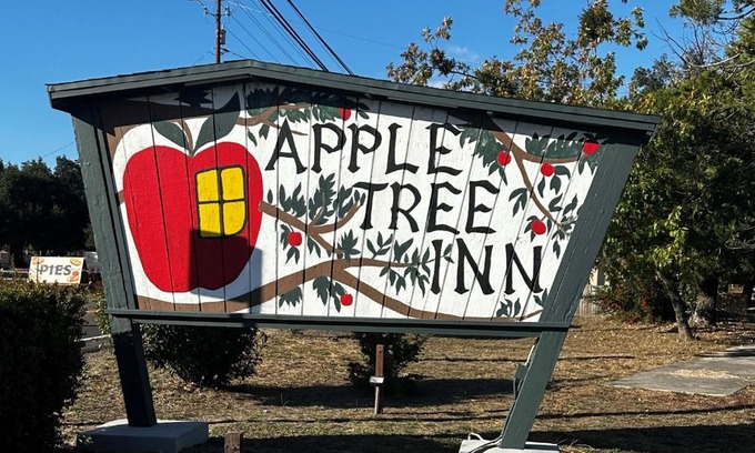 Julian Hotel | Apple Tree Inn