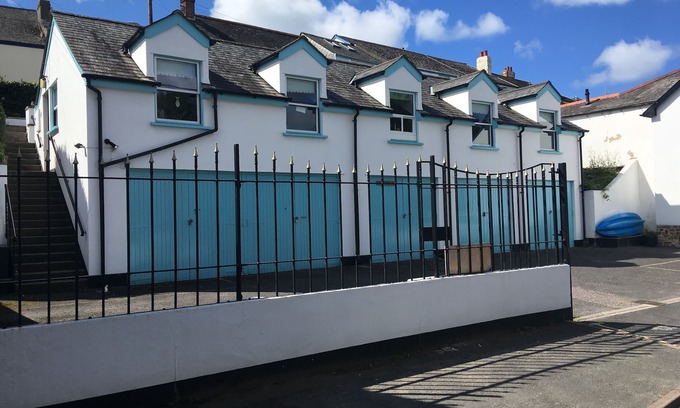 Appledore Apartment | Appledore - Hispaniola Stunning 2 bed 2 bath, sleeps 4(+2) and PARKING!