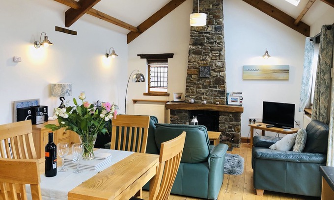 Appledore Cottage | Appledore - Stables - A couples delight! One bed cottage with parking and wifi!
