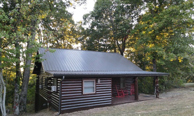 Deer Cabin | Appleseed Cabin in the Ozarks