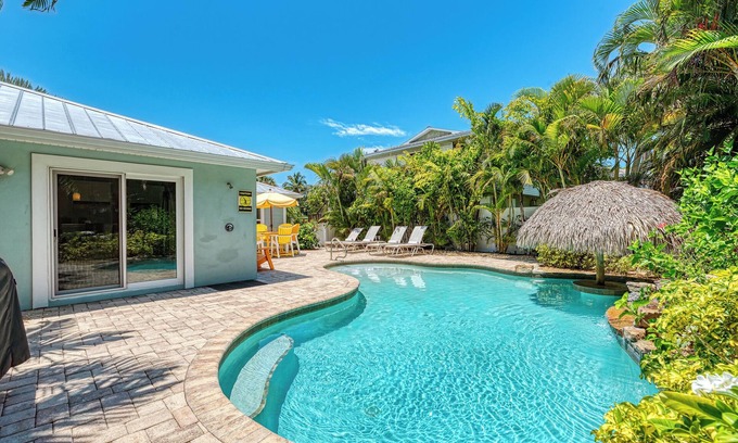 Holmes Beach Condo | Appletini- Dog Friendly Private Pool Home IN Heart of Anna Maria By Island Real
