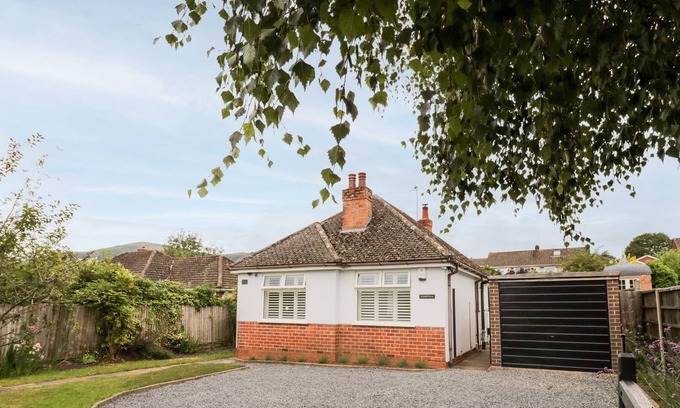 Malvern House | APPLETREE HOUSE, pet friendly, with open fire in Great Malvern