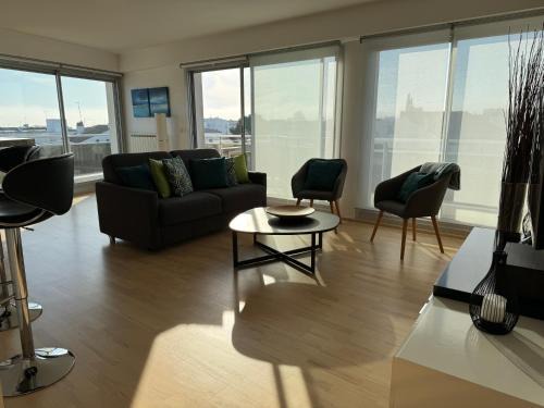 Royan Apartment | Appt 4 pers, centre-ville tout à pieds, plage 300m, aperçu mer, très calme parking privé, possibilité garage et location vélos électriques