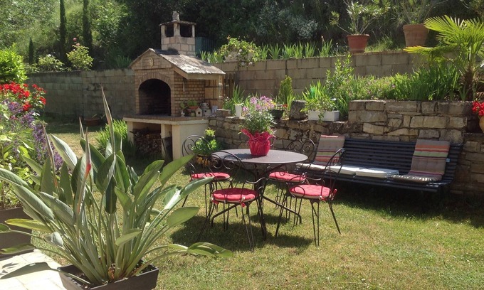 Saint-Rome-de-Tarn Apartment | APPT. NEAR MILLAU and VIADUC VERY quiet, SUNNY accepts animals