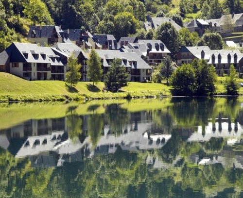 Peyragudes Apartment | Appt T3 calme bord du lac avec piscine