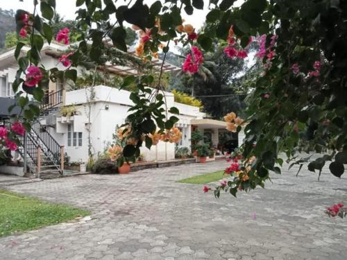 Adimaly House | April Cottage Munnar Adimali